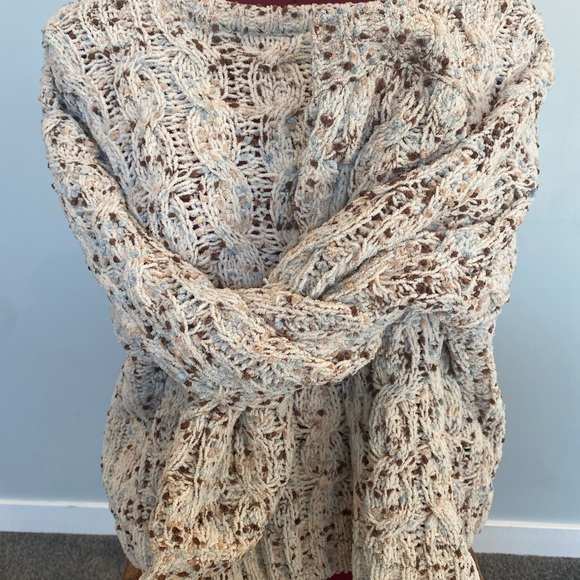 moon & madison Textured Knit Sweater in Cream and Gray - Picture 4 of 6